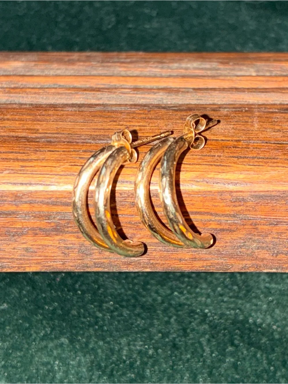 10k Solid Yellow Gold Diamond Cut Detail Hoops 0.59g - Picture 11 of 12